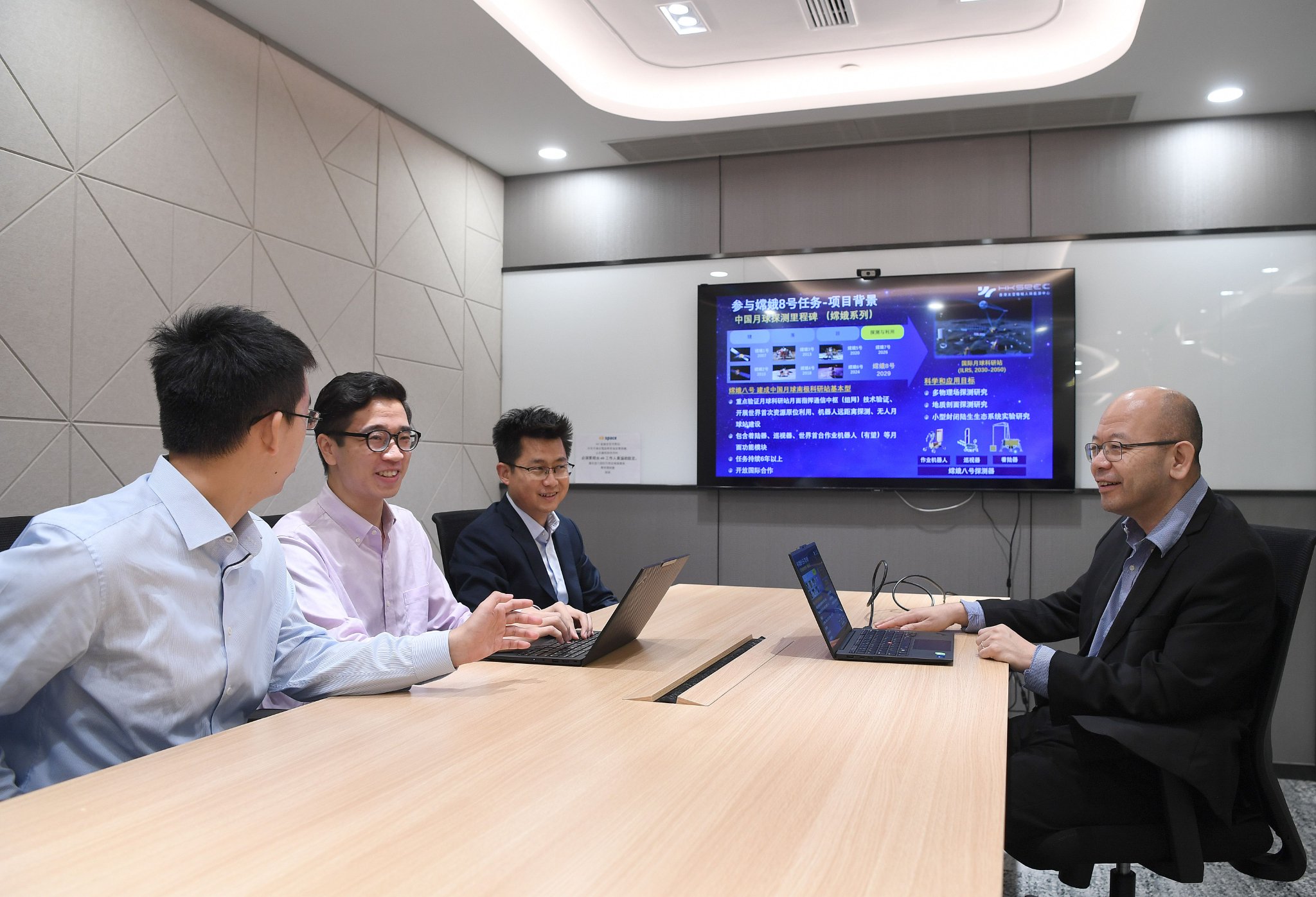 香港故事 背靠祖國，逐夢探月，共繪星辰大海新篇章